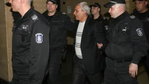 6 г. затвор за Ицо Папата