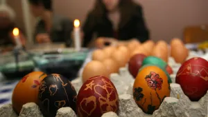На Велики четвъртък шарим яйцата