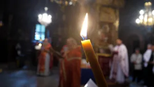 Стотици миряни посрещат Възкресение в Троянския манастир