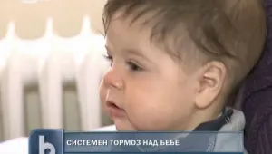 Баща бие редовно 5-месечно бебе