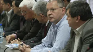 Станишев и компания с първа крачка за референдум за АЕЦ 