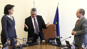 Райков поиска областните управители с партийни функции да си вземат отпуск