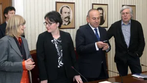 Недоверие и криза на демокрацията - фон на изборите на 12 май