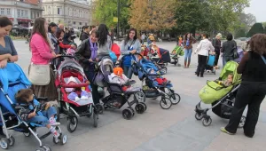 Синдикати предлагат млади майки да имат безплатни помощници