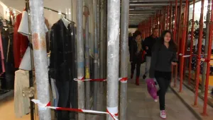 Гигантски 350-тонен товар мина по улиците на Бургас