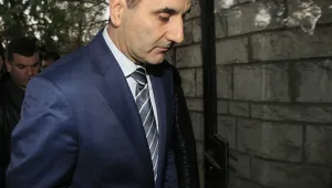 Млад и неукрепнал политик лесно се изкушава да трупа компромати за опоненти