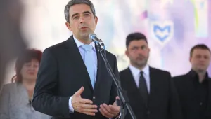 Плевнелиев: Оставям телефона си при секретарка, защото съм учтив