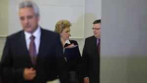 Премиер, вътрешен министър и главен прокурор с решение на 