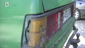 Екопатрул разчиства старите коли от тротоарите във Враца