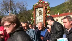 Литийно шествие изнесе чудотворната икона от Бачковския манастир