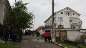 Изселиха сирийските бежанци от село Розово