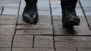 Ремонтираната пешеходна зона на булевард Витоша се разпада