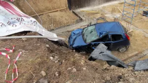 Кола полетя в изкоп в Шумен