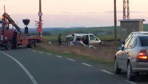 Двама души загинаха при сблъсък между джип и влак (ВИДЕО)