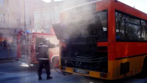 Авария с автобус в центъра на Варна (СНИМКИ)