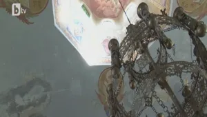 Влагата е на път да унищожи уникалните стенописи в църквата в село Миндя