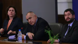 Властта разделя на две ВСС с конституционни промени