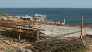Незаконно излети бетонни основи край комплекса на „социално слаб” бизнесмен край устието на Велека