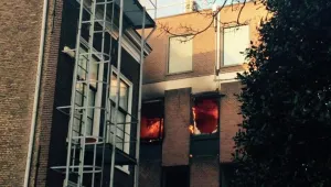 Арест на мъж след пожар в британското посолство в Хага