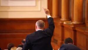 Депутатите обсъждат Закона за референдумите