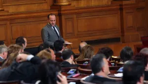 Парламентът прие поправките в Конституцията (ОБЗОР)