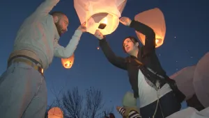 100 фенера озариха небето на Шумен в памет на жертвите на арменския геноцид