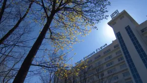 Състоянието на битата от акушерка Никол е стабилно