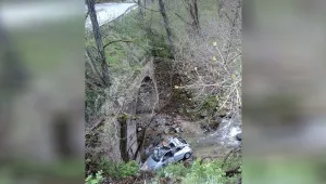 Кола падна в река край Банско