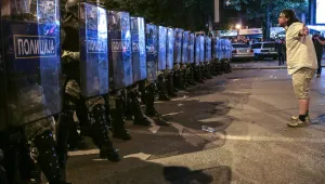 Вестниците в Скопие: Журналисти илюстрират ситуацията в страната със снимки от киевския Майдан