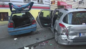 След три чаши водка: пиян чешки полицай блъсна 51 автомобила