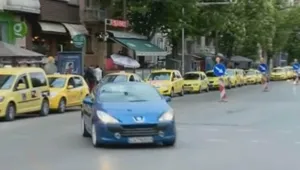 Таксита блокират движението в София