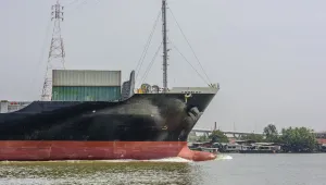 Гръцките власти издирват 22-годишен български моряк