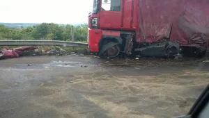 След спукана гума: Два тира се удариха на магистрала „Марица”