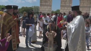 Митрополит Йоан покръсти деца в Голямата базилика в Плиска