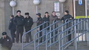 Полицията в Санкт Петербург затвори три станции на метрото заради сигнал за бомби