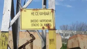 Момче се бори за живота си след опит за опасно селфи върху влак (ОБЗОР)