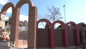 Пластмасовите арки на амфитеатъра в Несебър са поставени в нарушение
