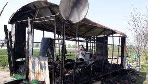 Две деца загинаха при пожар във фургон край село Устина