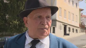 Катаджия от Родопите раздавал цветя на шофьорите и никога не взел подкуп