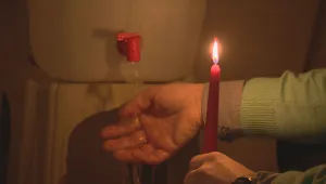 Актьор от театър „София“ живее в сграда в центъра на София без ток и вода