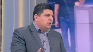 Когато две лимузини ти препречат пътя, а охранители те заплашат