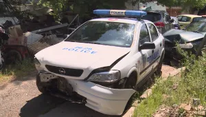 Пияна шофьорка помля две патрулки и рани полицаи в опит да избяга