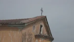 Църква на век и половина е пред срутване