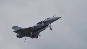 Пътник се катапултира погрешка при полет с изтребител над Франция