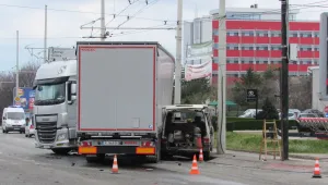 Тир удари два автомобила на кръстовище в Русе