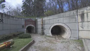 Започнаха да запълват старите минни галерии в Перник