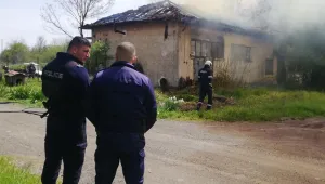 Пожар в цех за боядисване на автомобили край Бургас