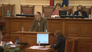 След 11 часа работа: Депутатите отказаха да прекратят заседанието си