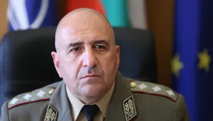 Ген. Илиев: В ход е операция за изпращане на бронежилетки и каски за Украйна
