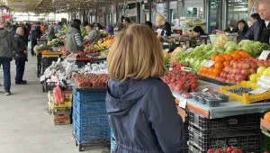 Цените на храните на едро остават сравнително високи